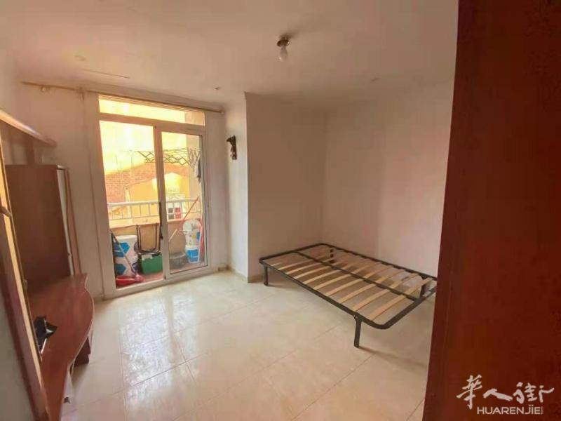 一路地铁站的Sanda  Eulalia 附近，