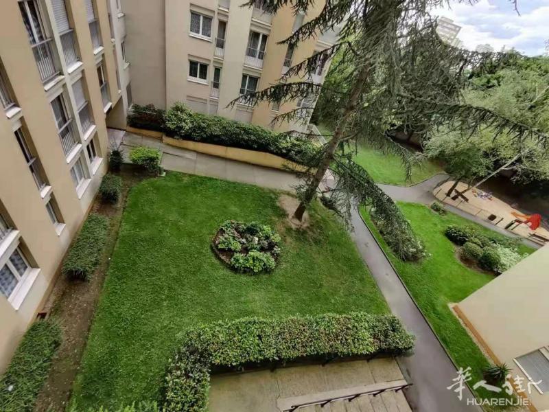 94  Vitry-sur-Seine 全新装修安静小区内两房一厅好房出租，非常适合家庭居住