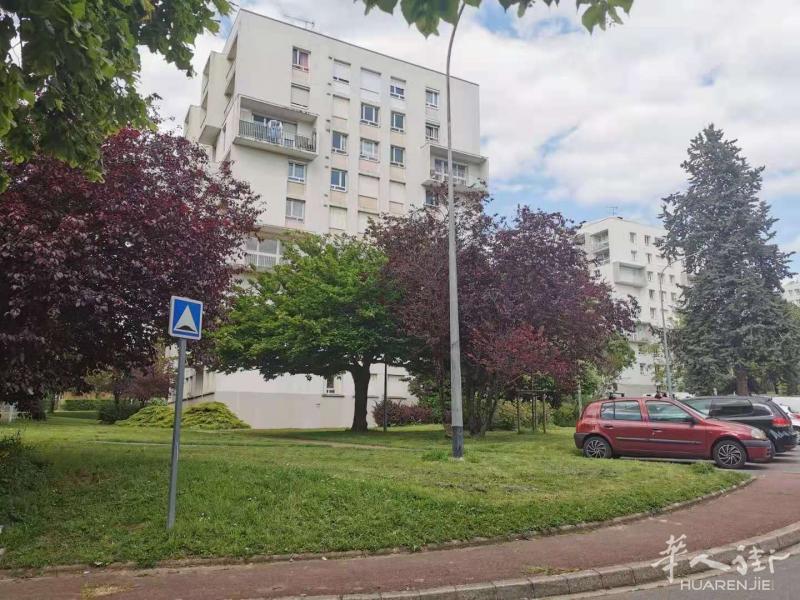 3分钟到metro8号线线Creteil prefecture站,两室一厅60平米,生活便利,交通方便