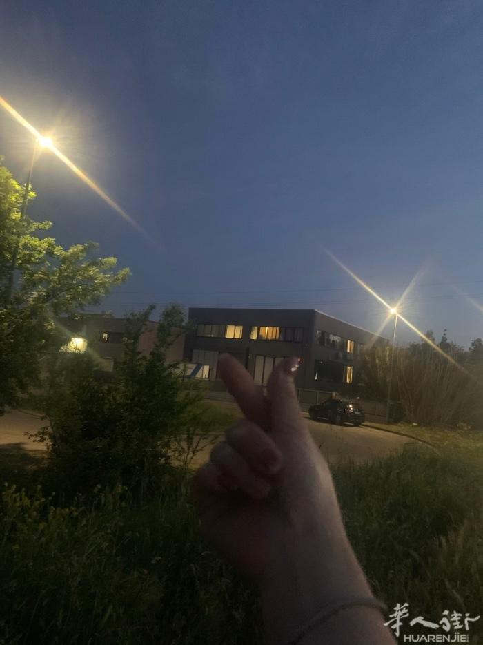 Oste 工业区独门独院，空工厂楼上带住家低价转让，2个月押金一个月介绍费，住家