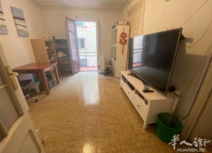 🏡巴塞单间出租，3号线paral lel附近，只租女生，附近交通便利，拎包入住