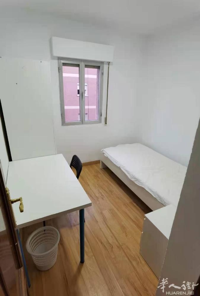 🔵getafe整租，房子为三房一厅一卫，客厅有空调，3楼没电梯，家具齐全，在卡