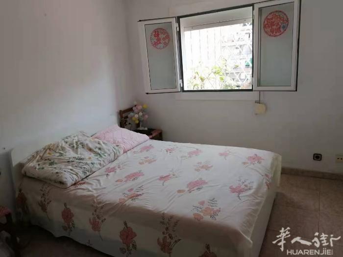 🏡巴塞单间出租，房子为3室1厅，现有一个女学生住，还有2个房间(2选1，只租一