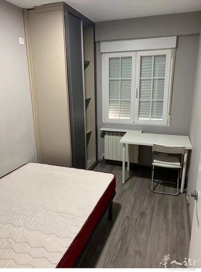 🏡马德里七号线Francos Rodríguez单间出租，三室两卫一阳台，10