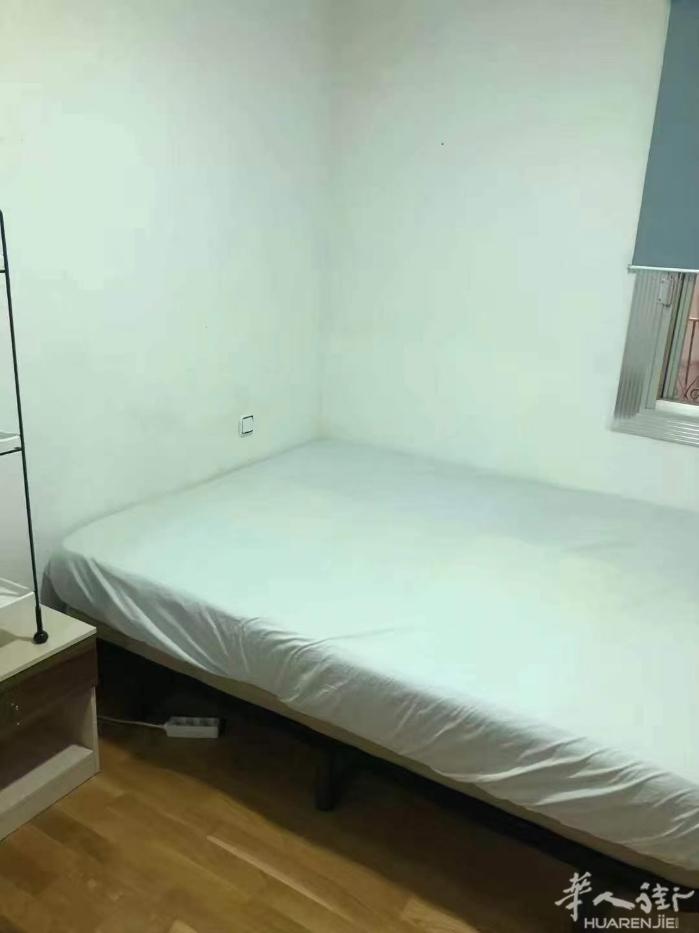 🏡巴塞单间出租，Zona Franca房间，房子三室一厅一卫，住