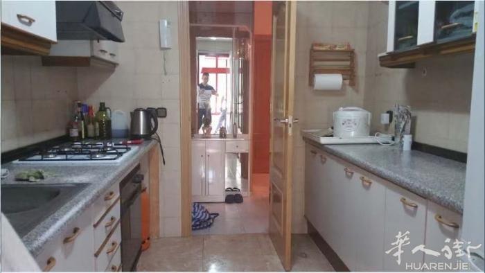 🏡马德里El Pozo分租，距离C2/C7/C8小火车站2分钟，就在马路对面 