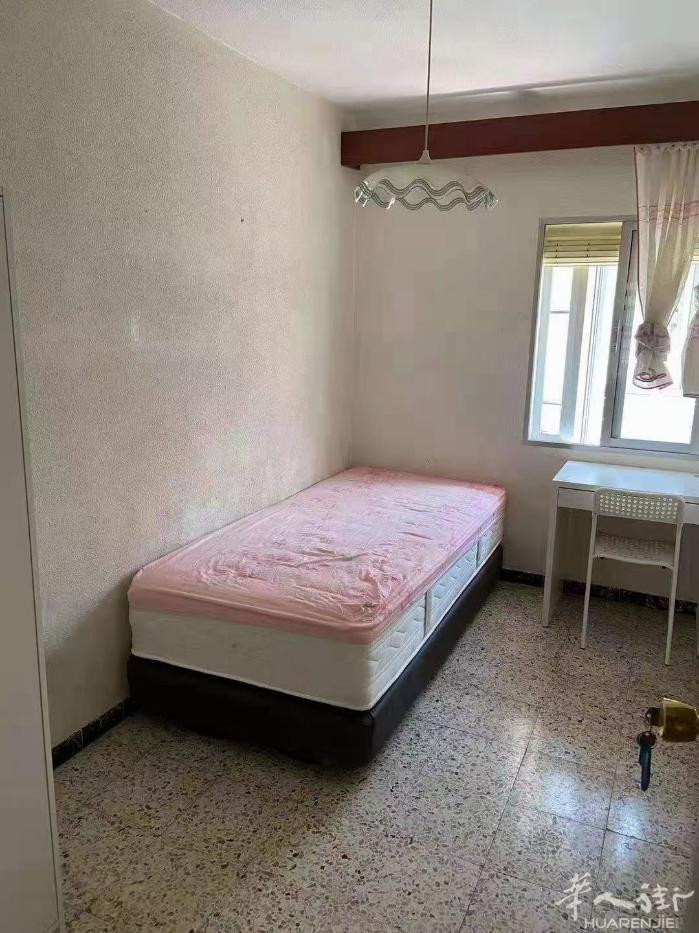 🏡6路Opanel/Carpetana地铁2个人单‬间出租，地铁口3分钟，2楼