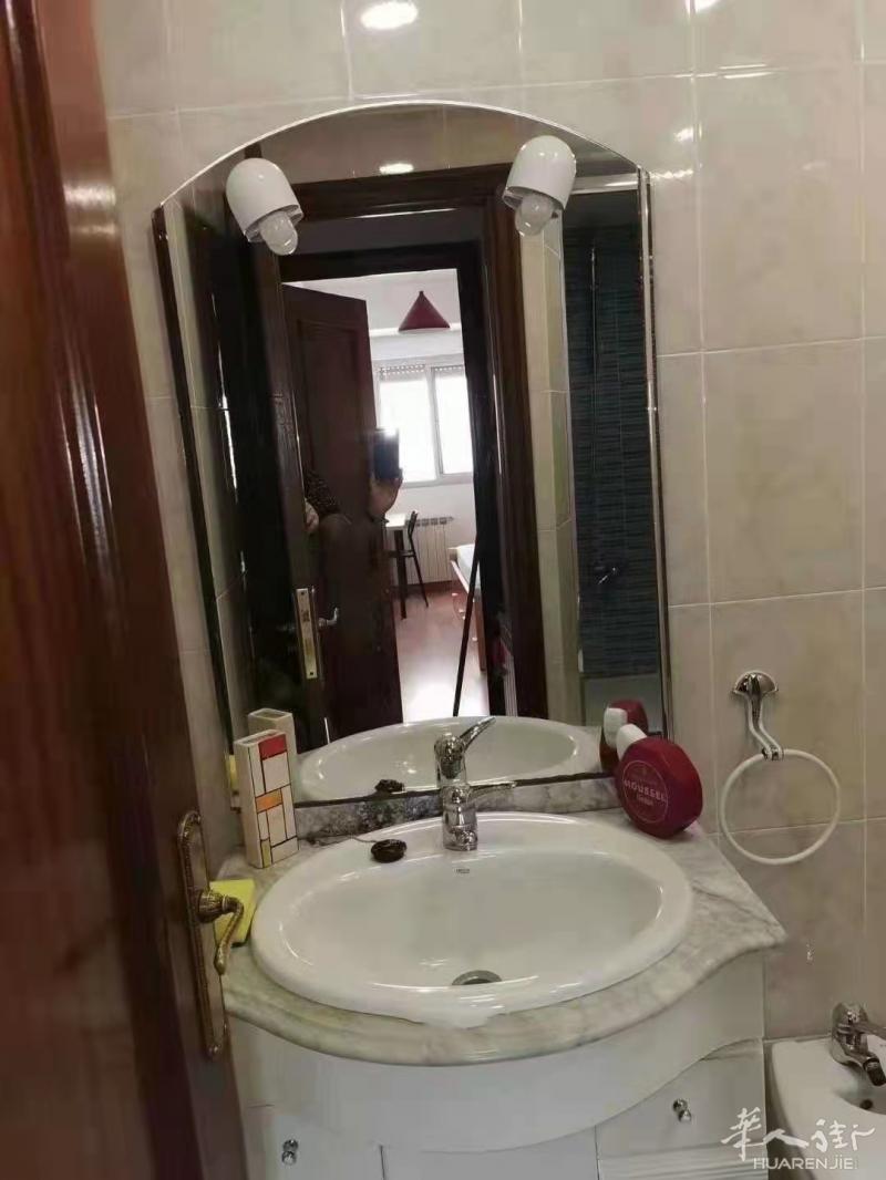 Alcobendas单间350包物业水