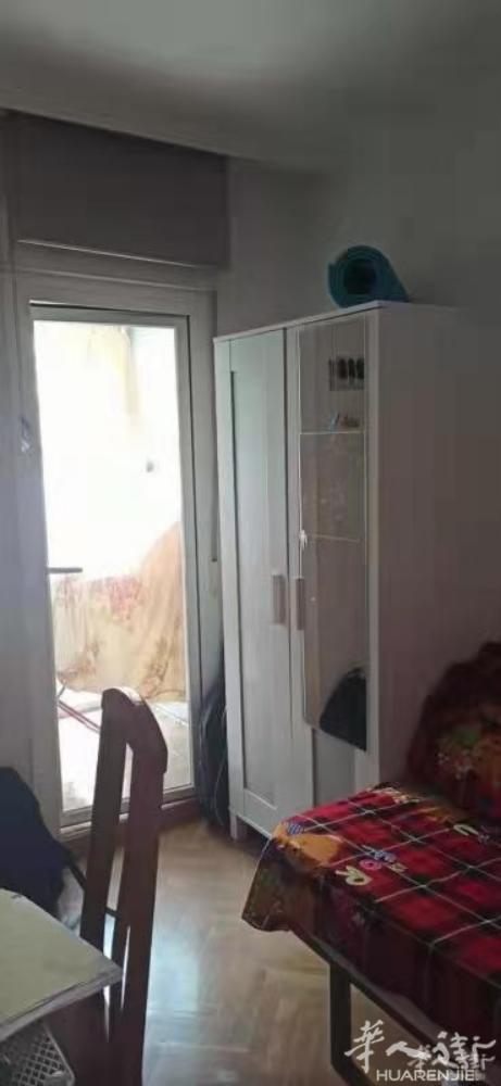 🏡马德里5/6路oporto两单间出租，房子四室一厅，地铁口2分钟，5号线直通