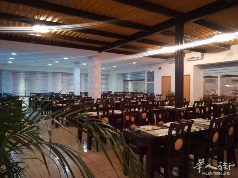 Salamanca 低价出售餐馆二手桌椅