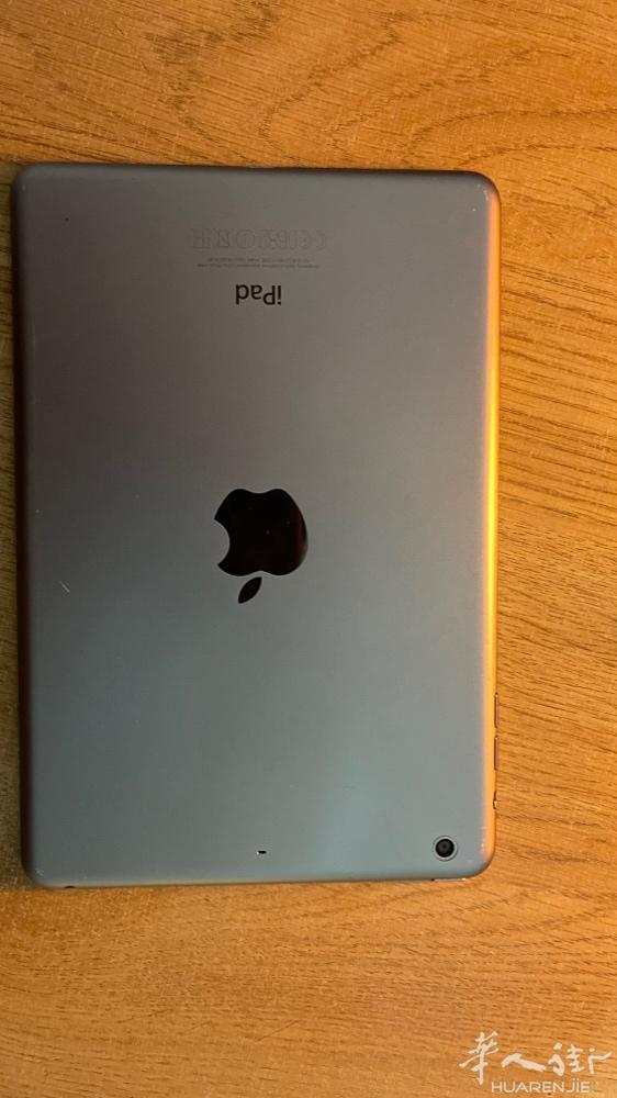 ipadmini一代。16G。  95新。60欧，加微信IBIZA448联系