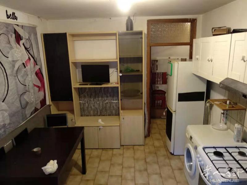 Rimini - Rivabella 短期与长期搭铺都行，有两空房间可搭铺一至四个人，附近有海滩，与市中心接近，还有一辆自行车可以拿去用。 3883449526