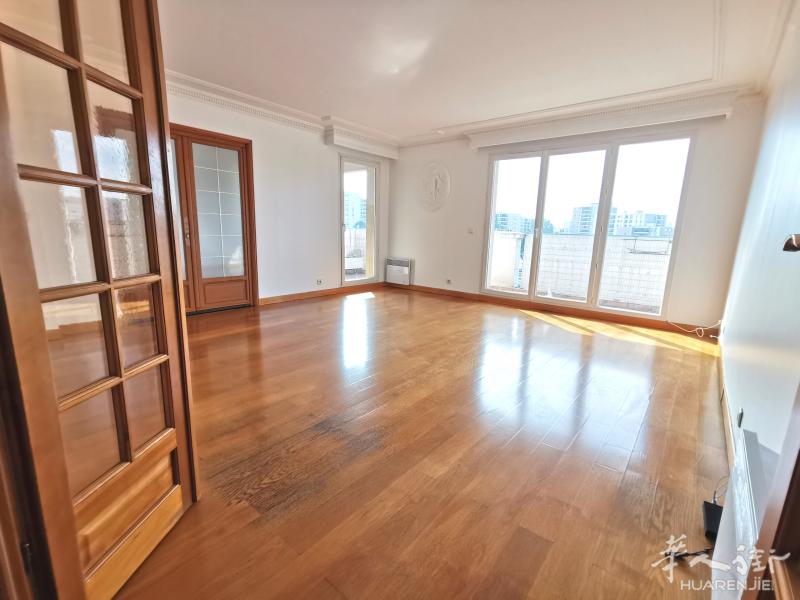 Le Bourget三室一厅92m2翻新公寓出租