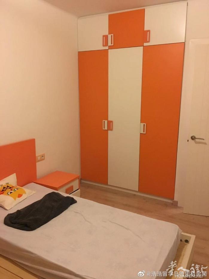 🏡巴塞单间出租，地铁l2clot附近，大房间，双人床带书桌大衣柜，住家人少干净