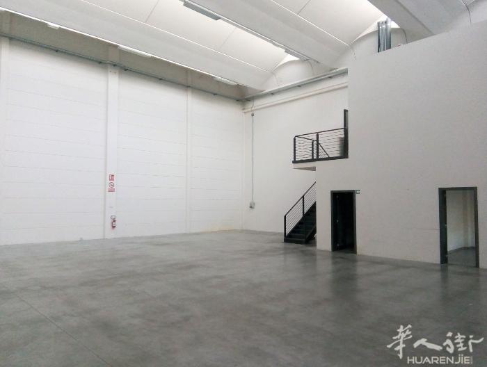 Casale 工业区工厂出租 450平米房租3200没有iva,
9米高，介绍费