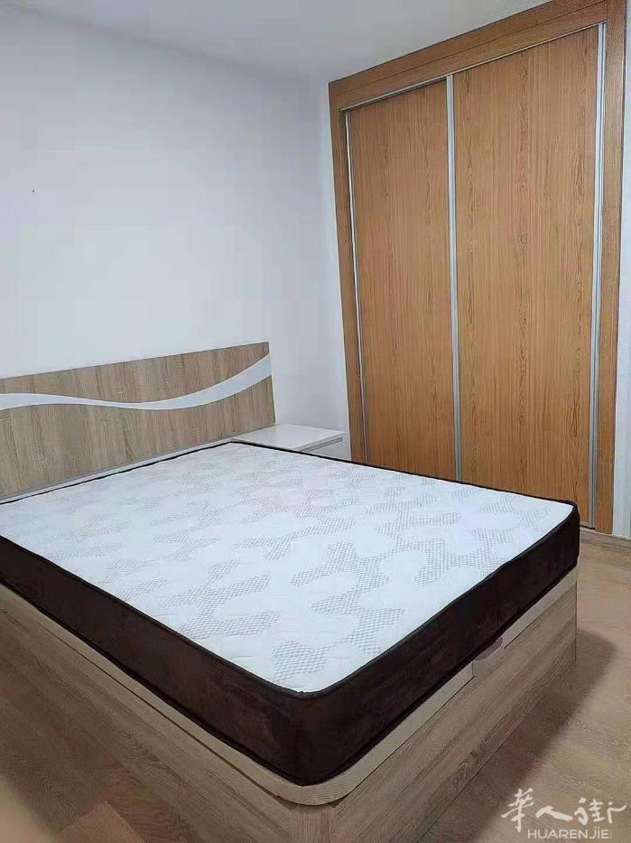🏡马德里三号线San Fermín 新装修大房单人间出租 ，干净整洁，住家人少