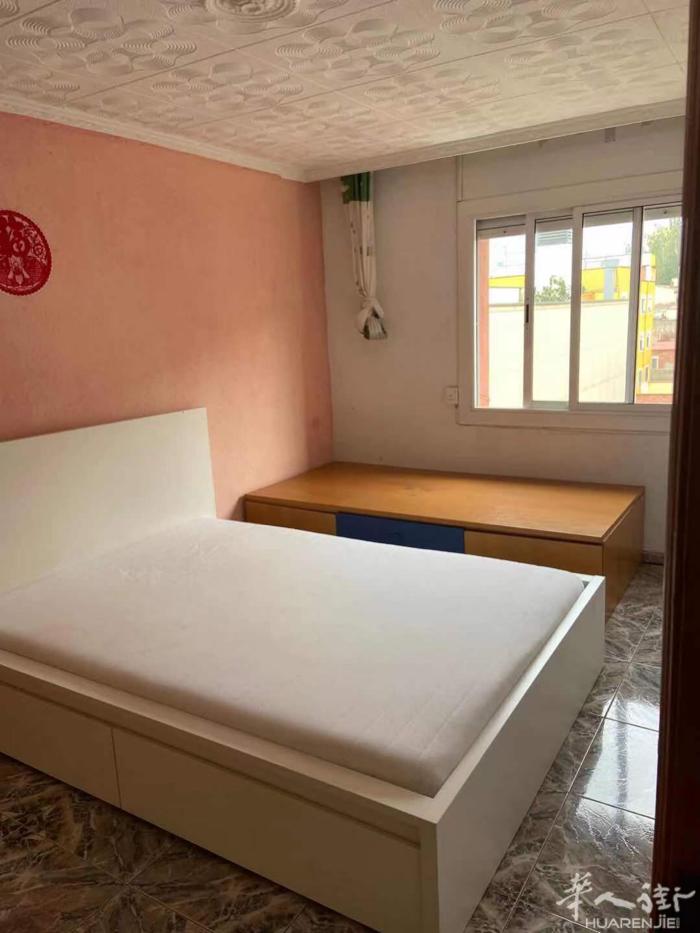 9路fondo附近，房子三室一厅一卫大阳台，三个房间都是大床房，家具齐全，阳光充