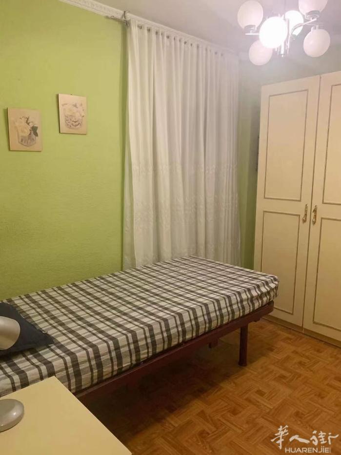 近康普水区，5号线casa de campo单人房出租，租金350欧，包网费+中