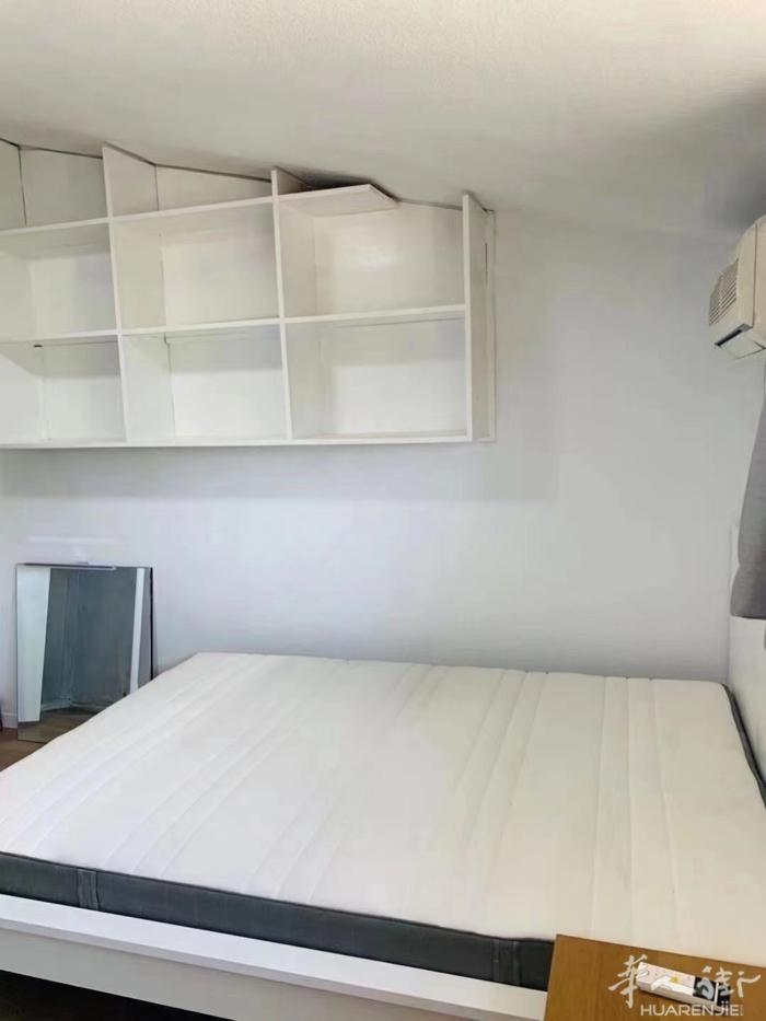 《北部高档封闭小区majadahonda 单身公寓》 可以免费接送搬家！富人区！