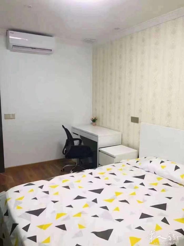马德里康普马理工学区房，3/6号线Moncloa，出租2个单间，地铁口10米，可