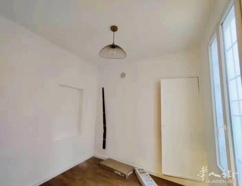 小巴黎黄金3区全新装修三房一厅现租其中一间 女生租住