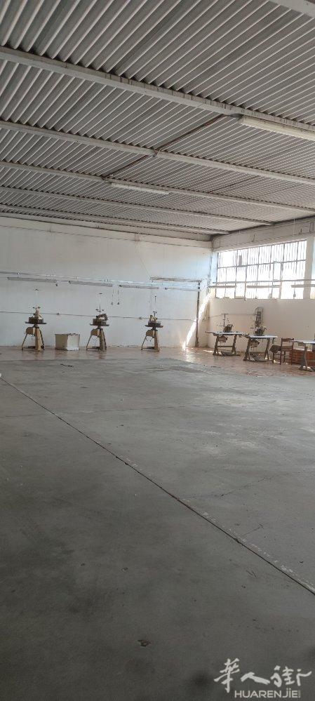 Quarrata到pistoia附近羊毛衫工厂转让在工业区，也可以空工厂350平