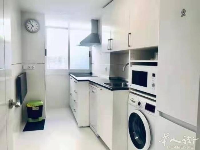 🏡马德里parla单间出租 ，全新装修 ，住家区人少安静， 火车站步行2分钟，