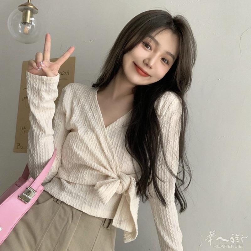 纯欲辣妹短款上衣女装春秋季冬2021新款设计感v领内搭长袖打底衫 预定款三个星期到货 外省可以邮寄,更多图片加 + 微信 631961275