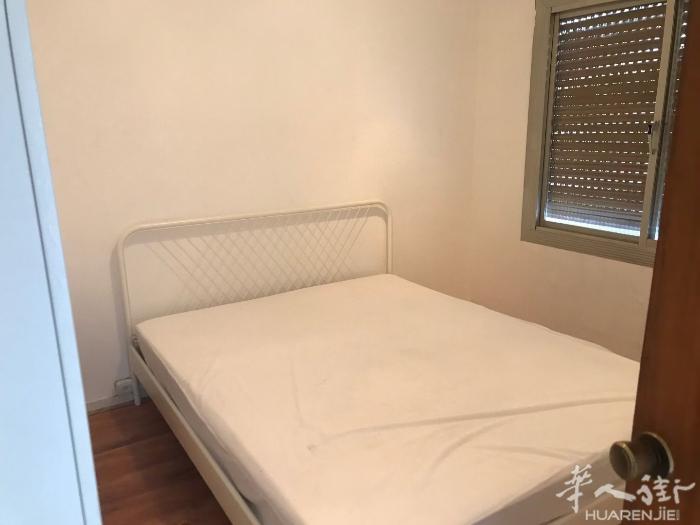 巴塞三个单间出租，圣家堂附近，房子四室两卫，目前住了一个男生，家具齐全，拎包入住