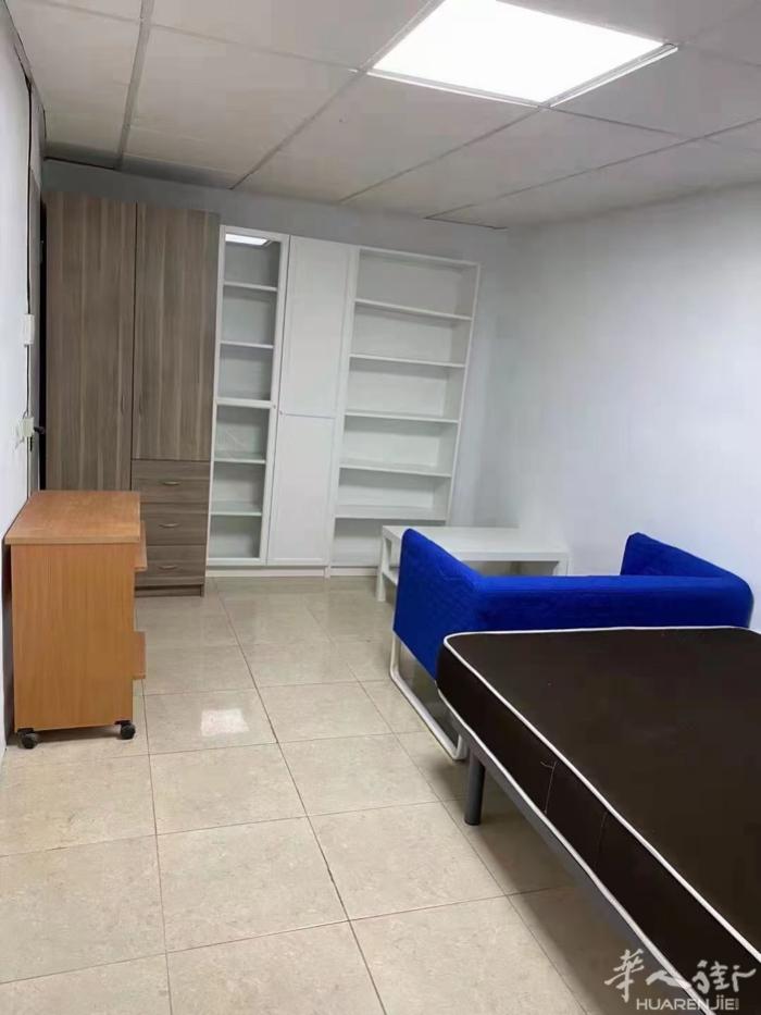 《1号线nueva numancia地铁站一室一厅一厨一出租》，楼层bajo，中