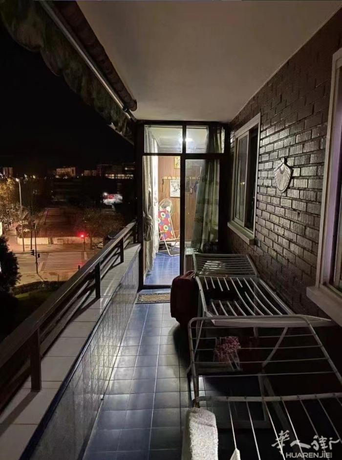 🏡马德里12 号线manuela malasaña单间出租 房子3室1厅1卫，