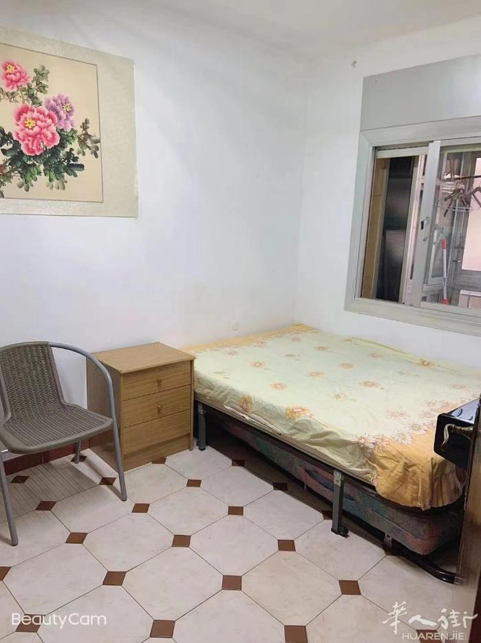 🔵巴塞整租，巴塞罗那9路santa rosa地铁口附近，房子三房一厅一卫，家具