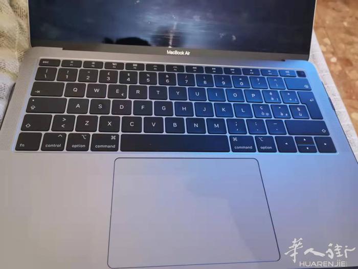 macbookair，好长时间不用了，闲置，低价转让 有兴趣电联34837729