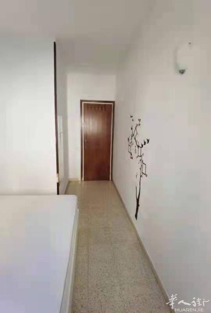 🏡巴塞两个房间出租，10路地铁FONERIA靠近西班牙广场附近，一个单人间，一