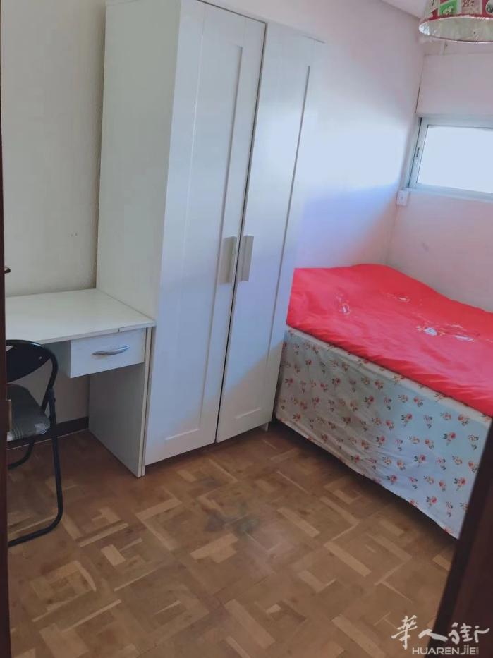 🏡十号fuencarral地铁口附近有大床单间出租，地铁口5分钟，床1、