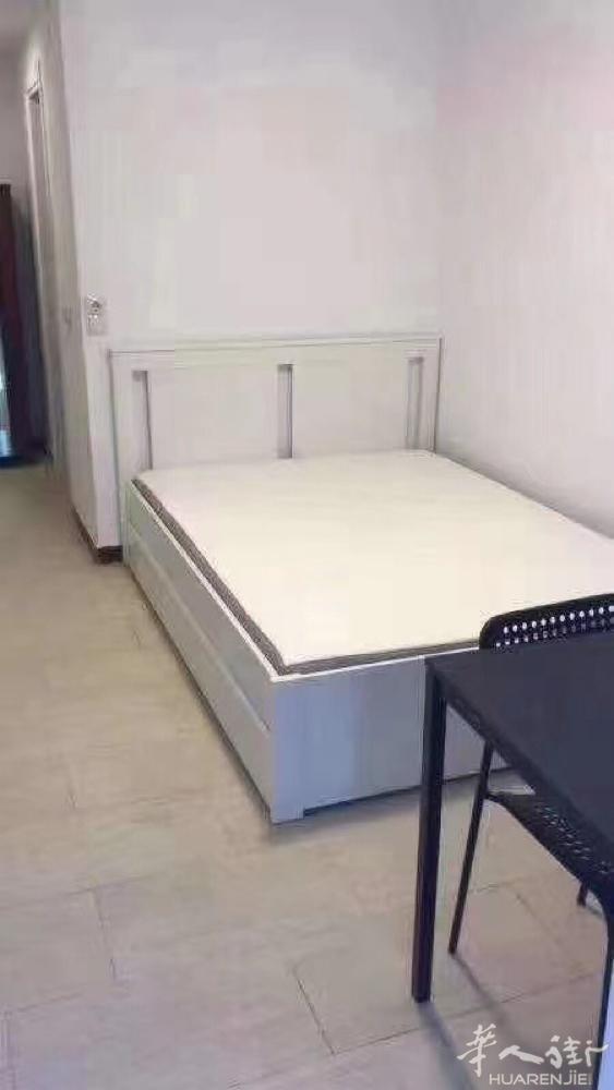 《6号线Carpetana单身公寓》 2楼带电梯，带空调、暖气，附近多个超市，健