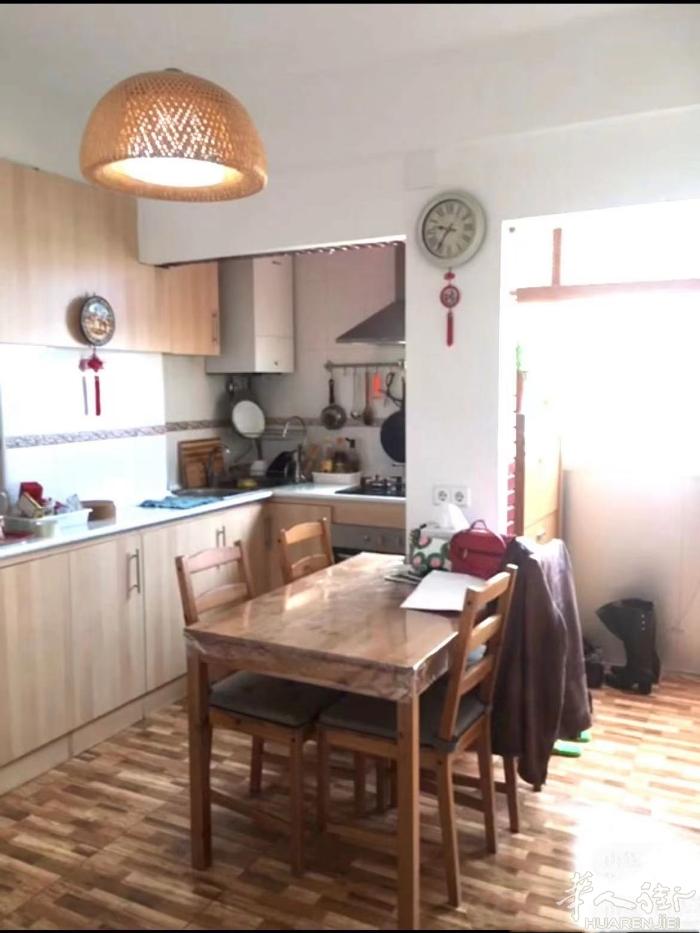 🏡马德里5号线Márquez de Vadillo 大房间出租，交通便利，离M