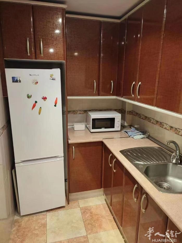 🏡马德里12号线Móstoles central地铁2个单间出租，房子3室1厅