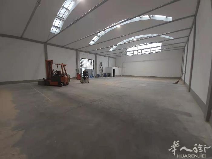 Iolo工厂出租 c3证350平方，全新，房租3000无iva