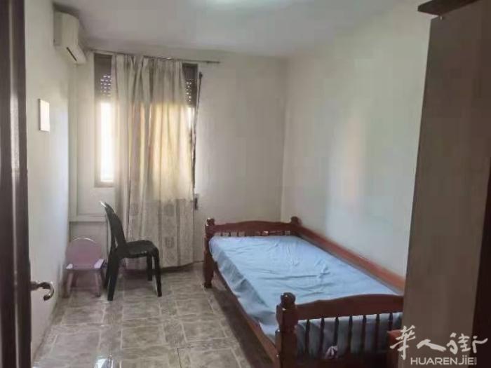 🏡11路地铁pan benito两个单间出租，地铁口2分钟左右，房子三室一厅一