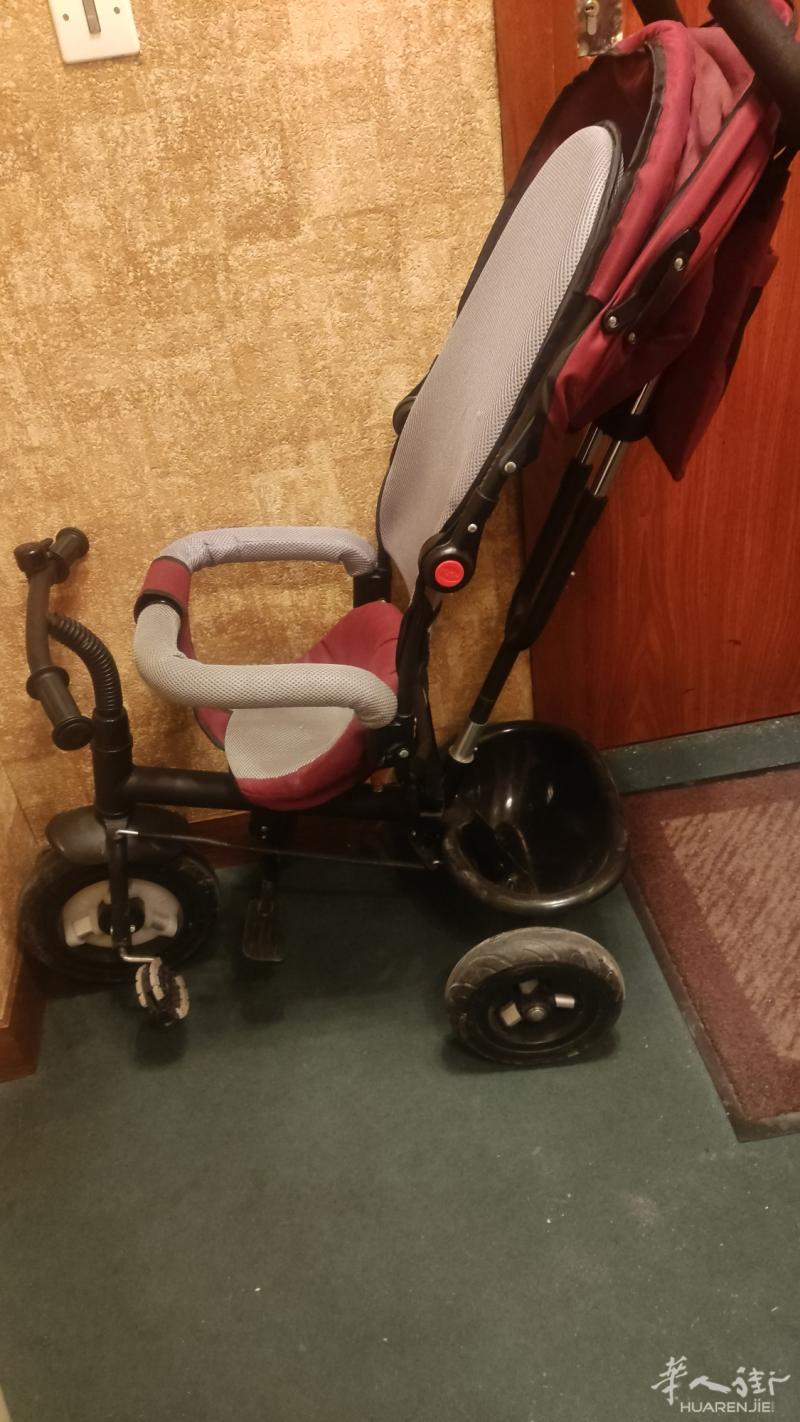 出售一个kinderkraft 三轮推车3合一，可转换方向，可变成小单车，非常实