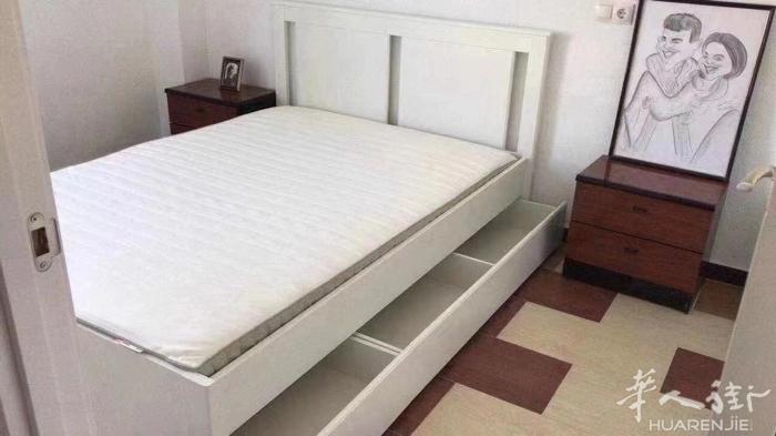 六号线carpetana 整租，12月末起租 房子两室一厅，租金780欧。包物业