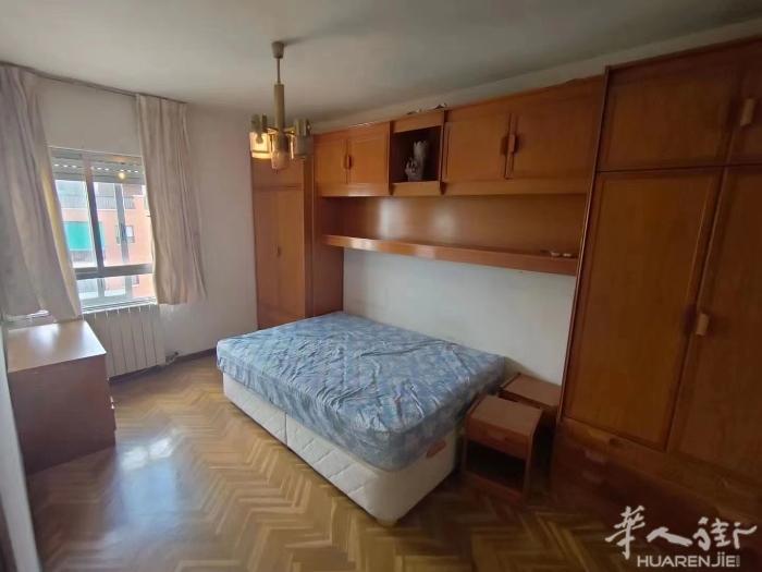 🔵6路 USERA 超大户型出租 房子三室一厅+阳台！月租750欧 位于大街上