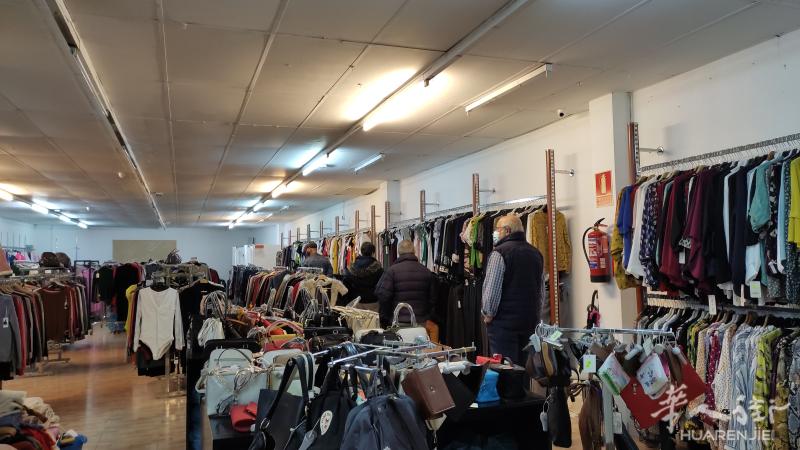 300平方服装店转让