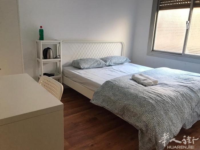 🏡巴塞单间出租，圣家堂附近，房子四室两卫，出租双人大床房，家具齐全，拎包入住，