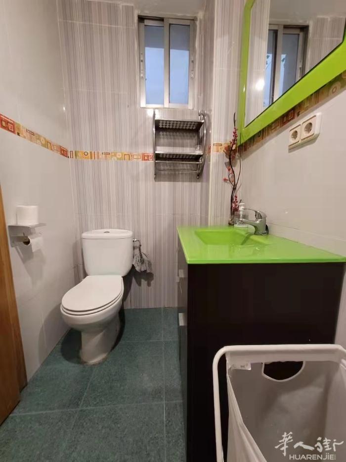 🔵1路地铁Puente de Vallecas, 独立小套房出租，有一个房间，