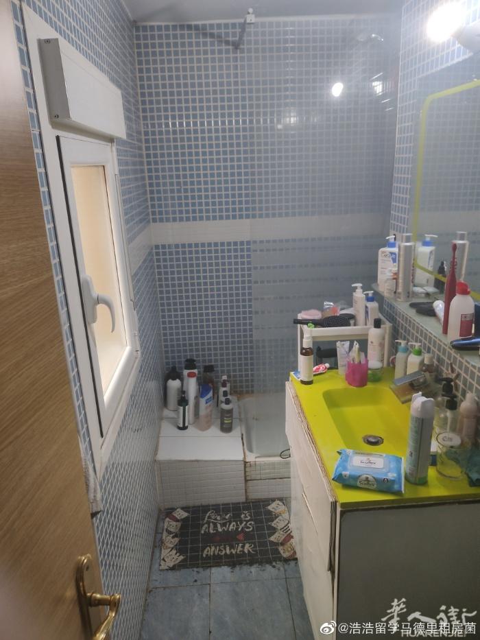 🏡马德里laguna单间出租，地铁口6分钟路程，离大学城20分钟车程。楼下有公