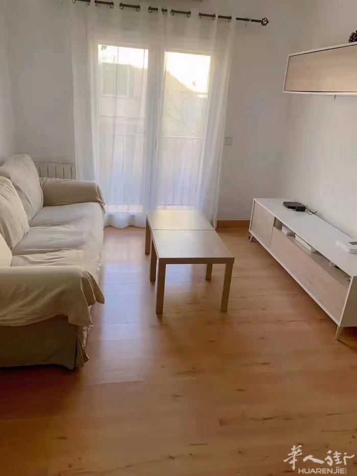 🏡地铁6号线plaza Elíptica 和opañel之间大房间出租，房子三