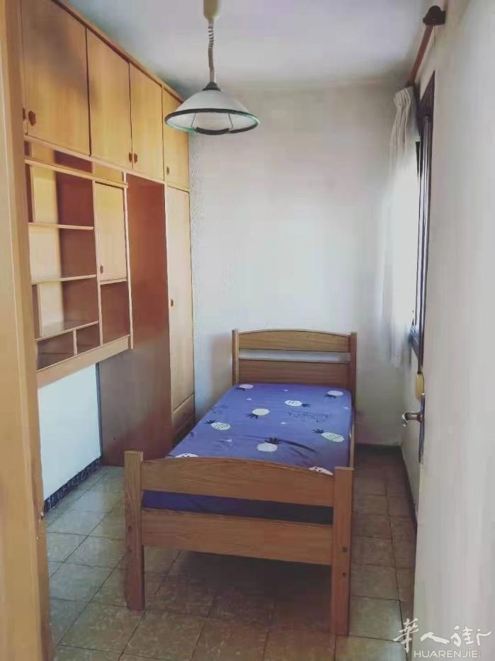 🏡两个单间出租，L5地铁口sant lldefons 附近，可单可双，住家很安