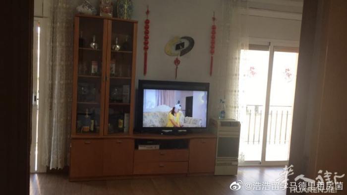 🏡巴塞单间出租，地铁1️路ROCAFORT附近，房子为五室2卫，现出租一间，只